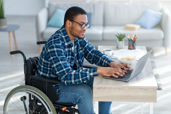 “We Can Never Go Back”: Exploring the (dis)advantages of distance learning modes for disabled students