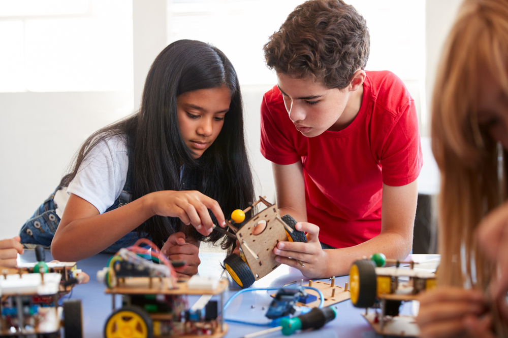 2 toung STEM students working together